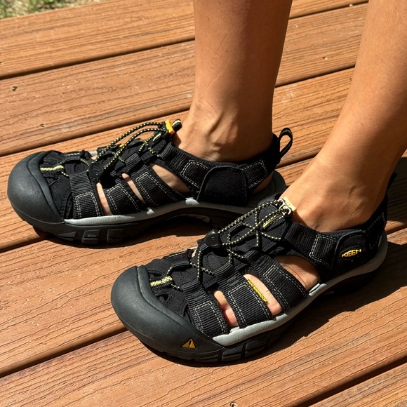 Black Keens Size 9 - worn once! - Picture 7 of 7